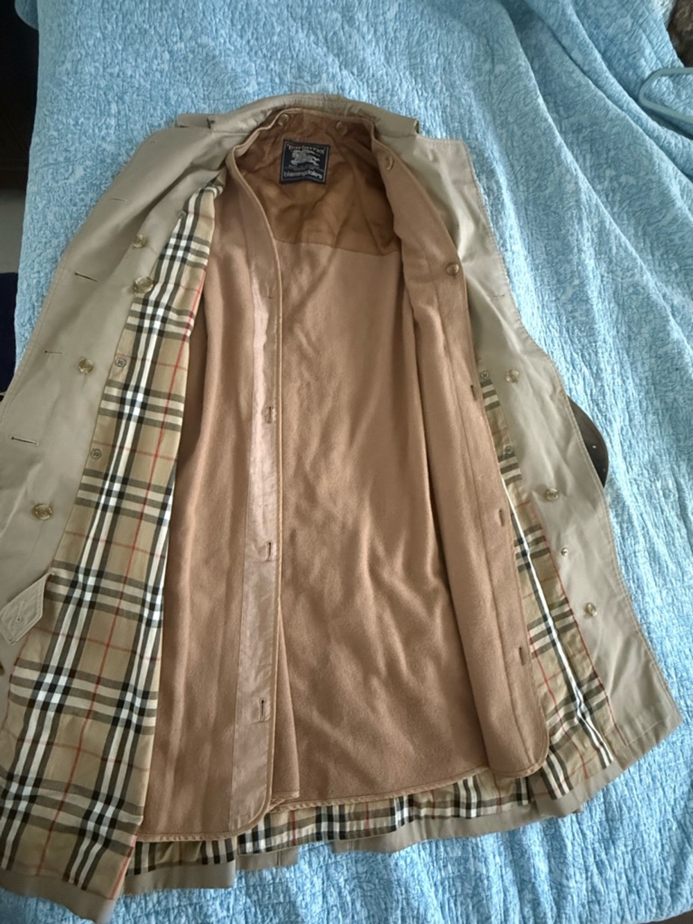 Vintage Burberry Bloomingdale’s Tan Trench Coat - Picture 8 of 16